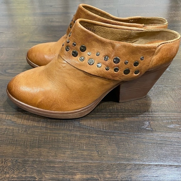 Sofft Gila Studded Leather Mule Size 7 Women - Picture 6 of 12